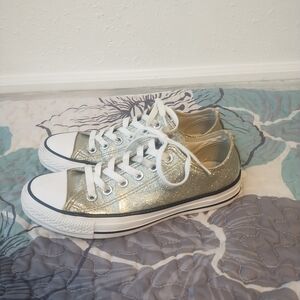 Converse Chuck Taylor All Star Women's Size 7 Silver Sneakers Shoes 562483C